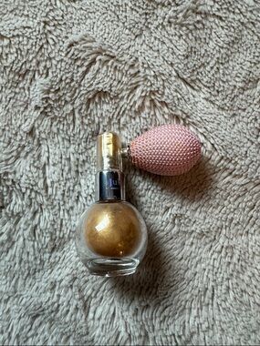 Golden Highlighter with Pink Atomizer